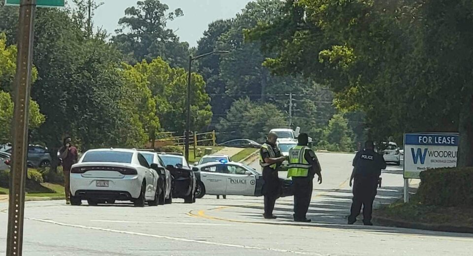 Columbus police on scene of shooting on Armour Road at Airport Thruway ...