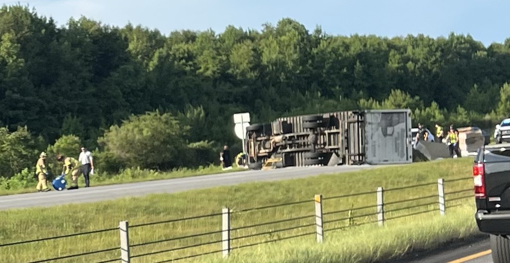 Overturned truck leaves I-85 North shut down in Opelika – CNAW 2 with ...