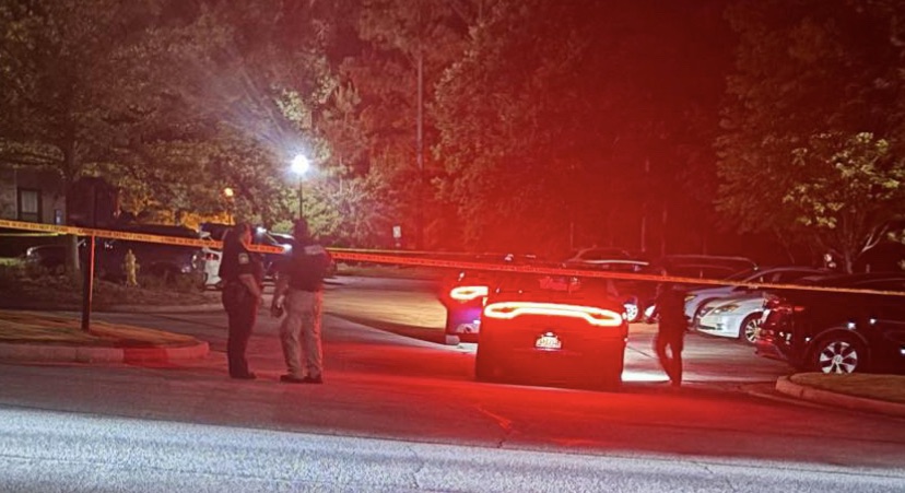 Columbus police on scene of possible shooting at Grove Park Apartments